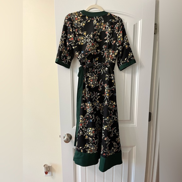 Very flattering kimono-inspired wrap dress - Picture 2 of 3